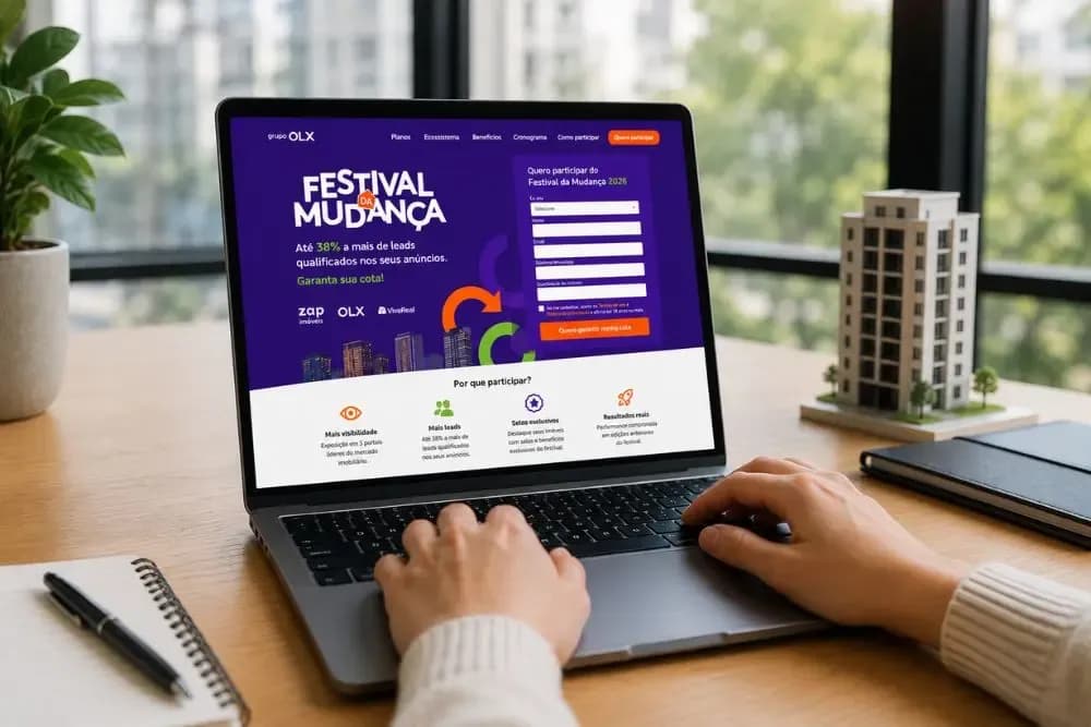 Notebook exibindo a interface do Festival da Mudança com as marcas ZAP Imóveis, OLX e Viva Real destacadas em ambiente digital moderno.
