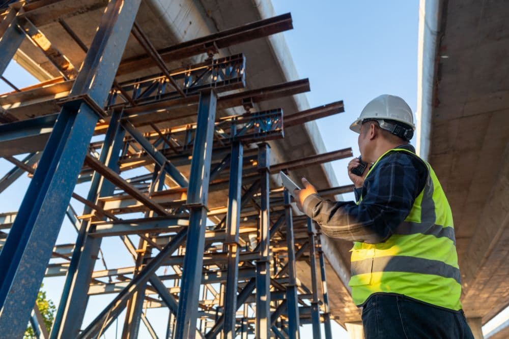 NBR 16280: profissionais analisam a obra do edifício.