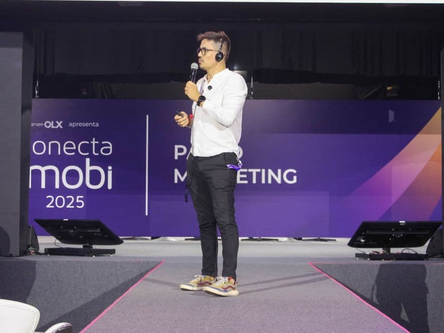 Rafael Landa explica a importância do Marketing de Atenção, dos gatilhos mentais e da escuta ativa durante o Conecta Imobi 2025.