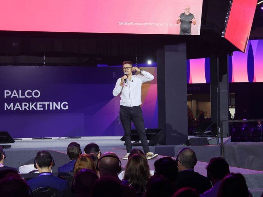 Rafael Landa apresenta insights sobre marketing de atenção e gatilhos mentais no mercado imobiliário no Conecta Imobi 2025